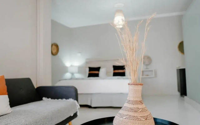 Lighthouse Guesthouse & Cafe