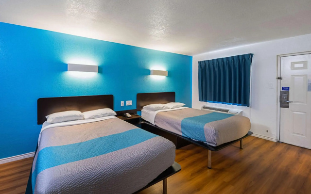 Motel 6 Grand Prairie, TX - Interstate 30