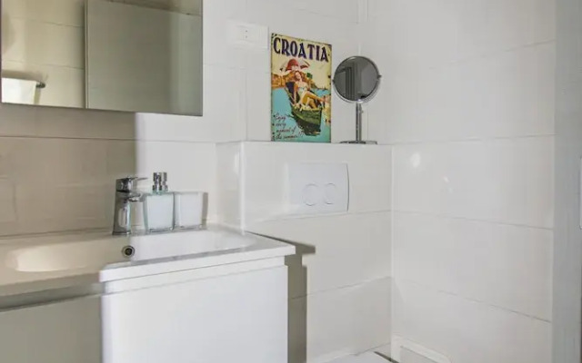 Brand New Suite next to Palace & Beach