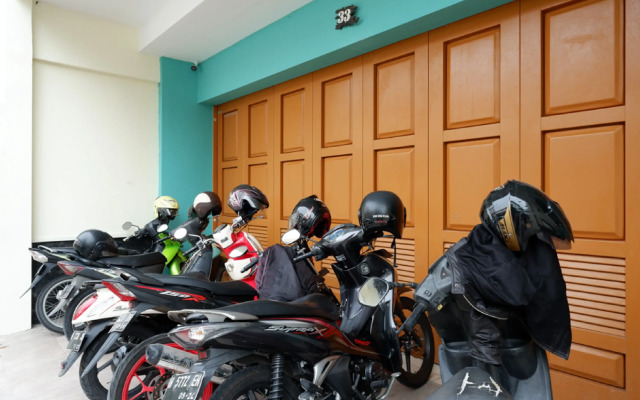 RedDoorz Hostel near Kota Lama Semarang