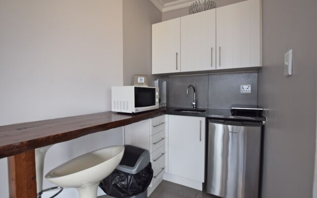 Dolphin House Apartments