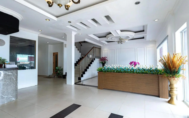 Urbanview Hotel Crystal Nagoya Batam by RedDoorz