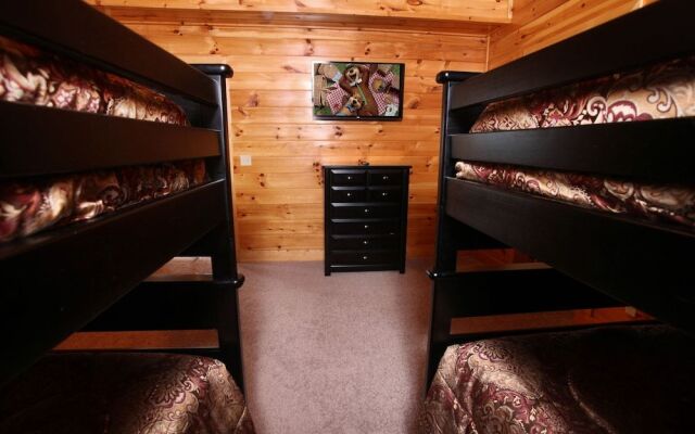 Serenity Mountain Pool Lodge - Nine Bedroom Cabin