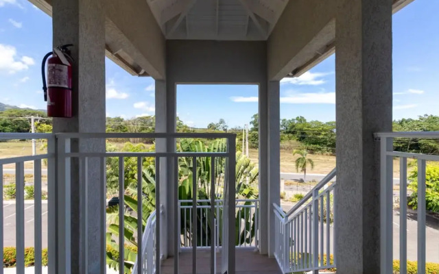 3rd Floor Condo Richmond Estate Beach Access Pool