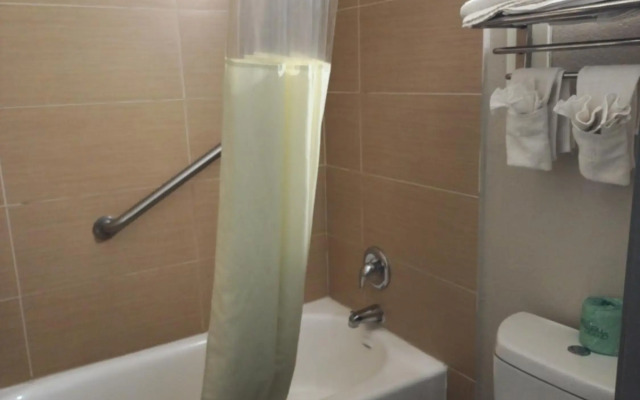 Days Inn by Wyndham Hardeeville Near Hilton Head