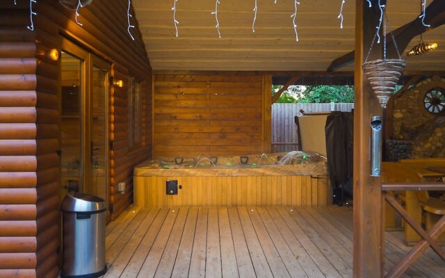 Brook Barn with Sauna & Hot Tub