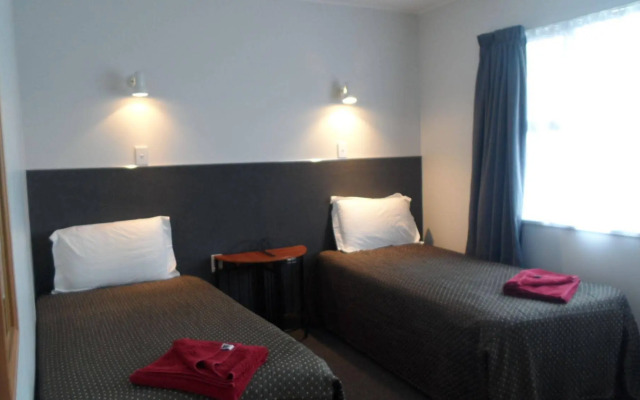Thornton Lodge Motel