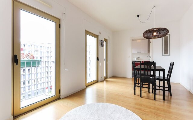Modern & Bright Avenidas Novas II by Homing