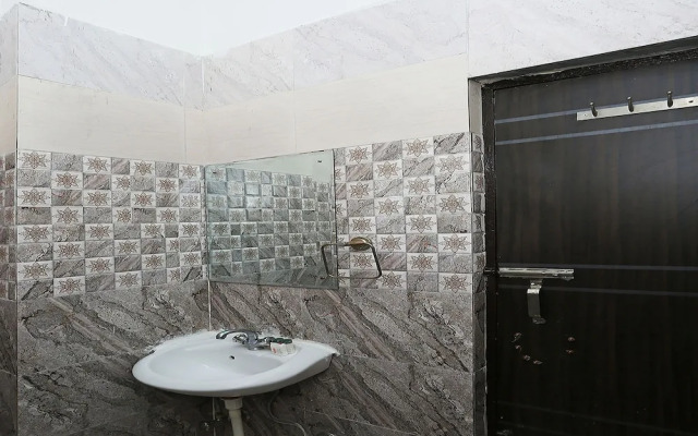 OYO 11405 Hotel Tej Palace