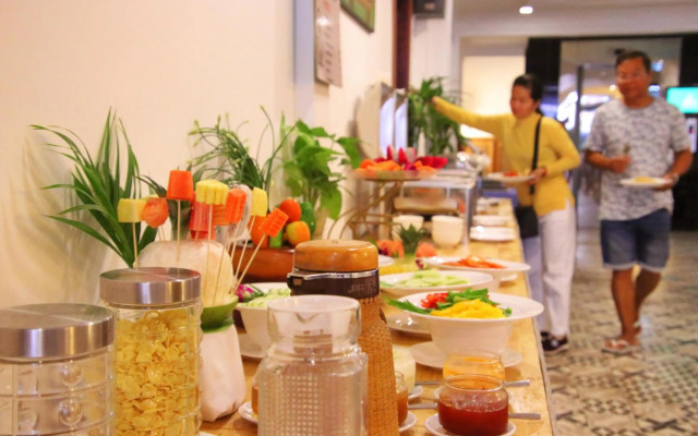 Grand Elevation Hotel