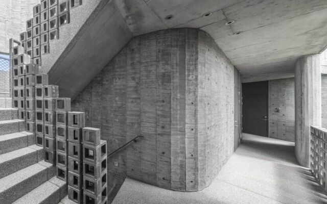 Wandering Walls