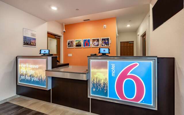 Motel 6 Mankato, MN