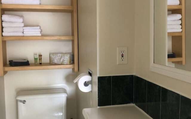 The Piccadilly Motel