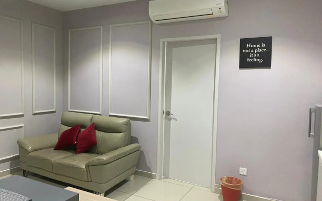 Hill 10 Residences I-City by Beestay