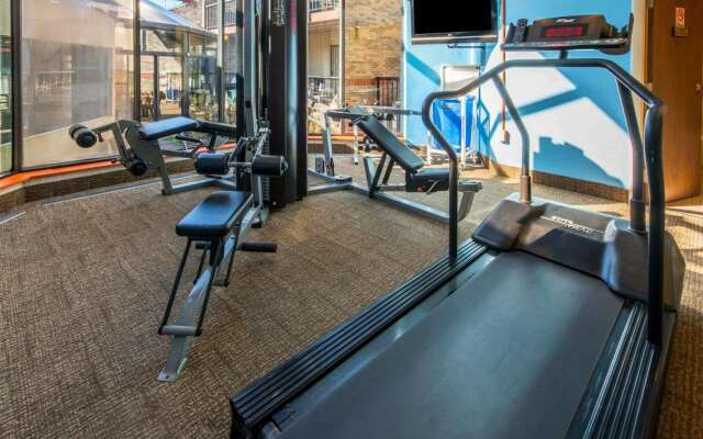 Comfort Inn & Suites Erie - Splash Harbor Indoor Waterpark