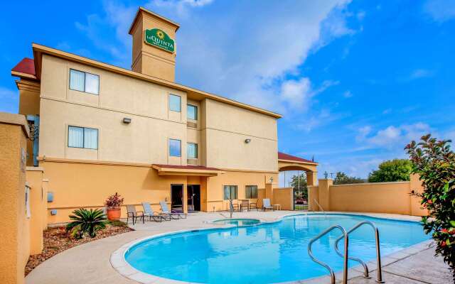 La Quinta Inn & Suites by Wyndham Pasadena