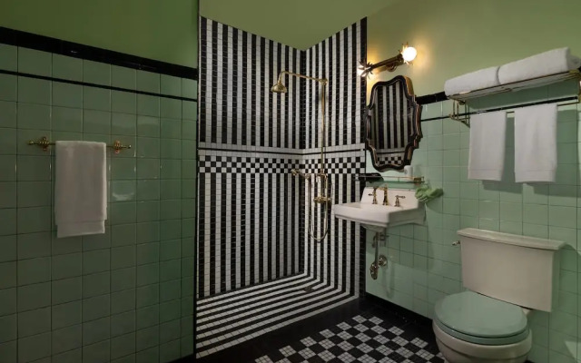 Lafayette Hotel & Club