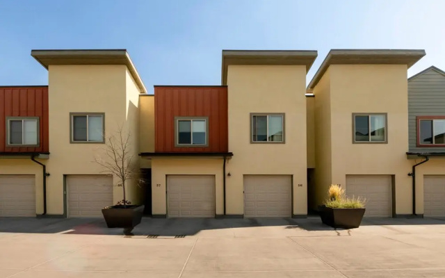 Fully Equipped 2BR Condo w/ Private Hot Tub & Views Newpark Terrace 57