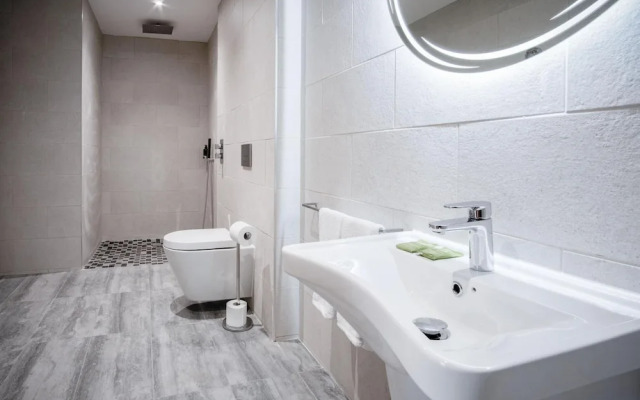 Suite 8 - Sleeping Giant Hotel - PEN Y CAE Inn