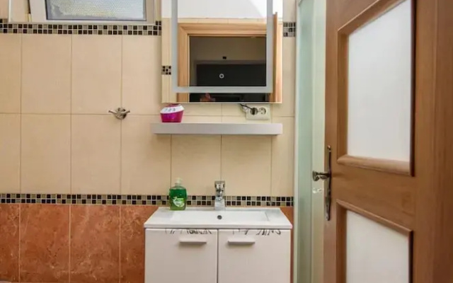 Modern Apartment in Arbanija with Hot Tub