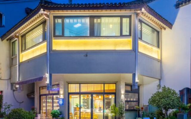 W.D The Dawn Light Moves Gently