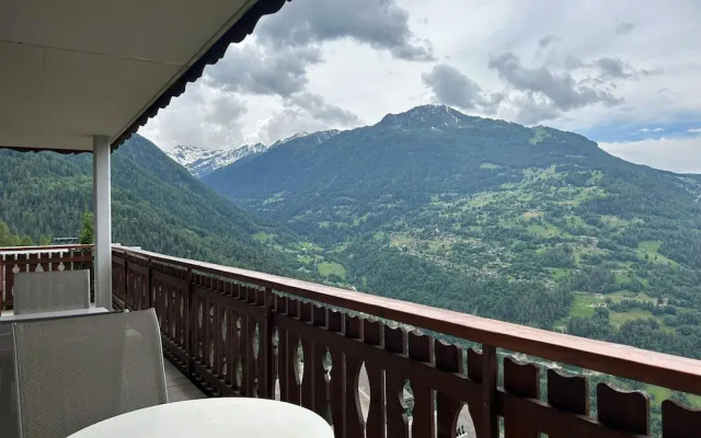 Apartment With Stunning Mountain View