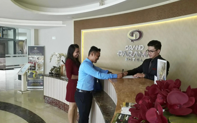 Grand Parama Hotel