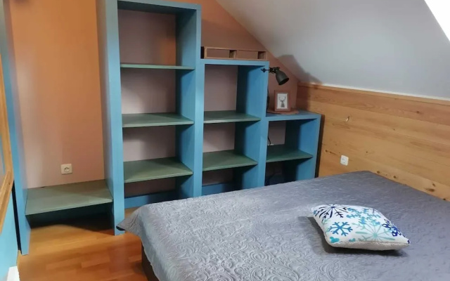 Apartment Sleeps 4 With Lake View