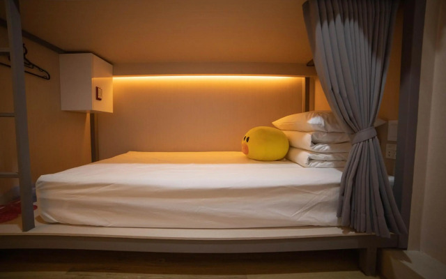 Calistar Hotel