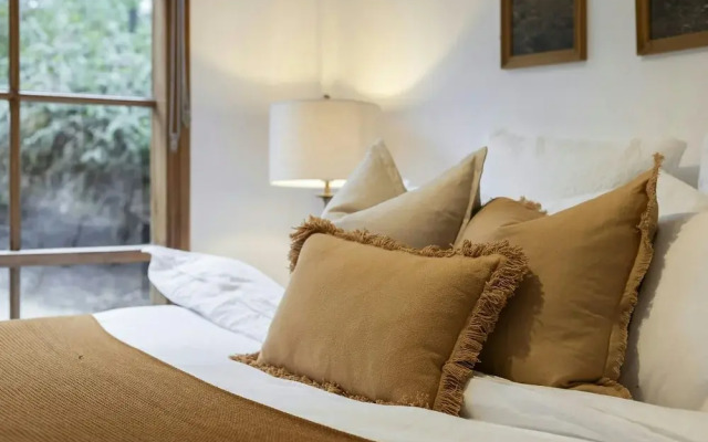 Onyx Retreat Healesville Luxury Lodge x Hot Tub