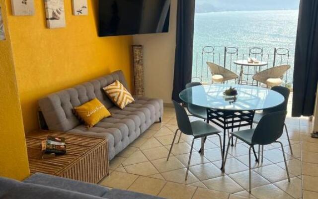 BEACHFRONT 14 Floor