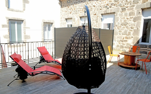 Logis Hôtel Yseria Historical Center