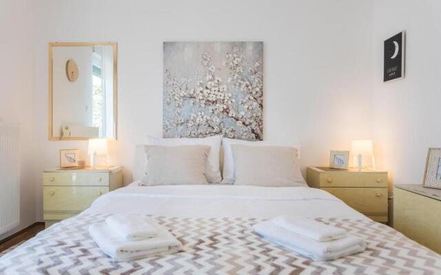 Spacious 2BDR Apartment with Beautiful Terrace