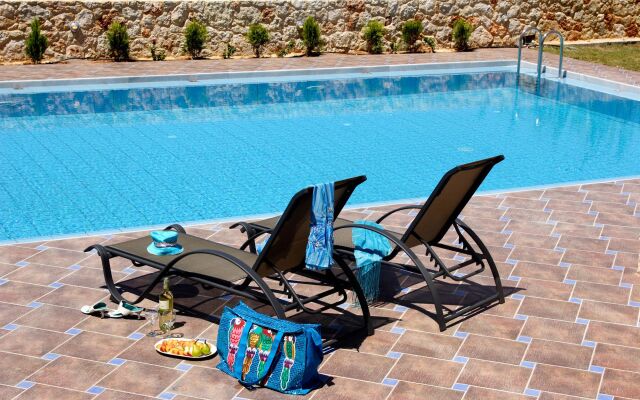Theros Hotel