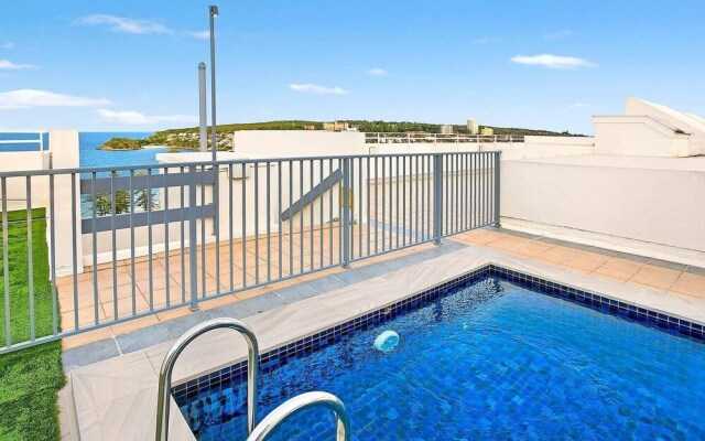 1 Bedroom Surfer’s View with Parking in Manly