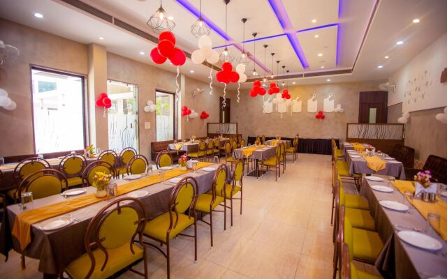 FabHotel Bee Town A.B Road