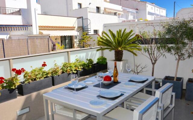 Chic Stylish Apartment with 2 Beds And Roof Terrac