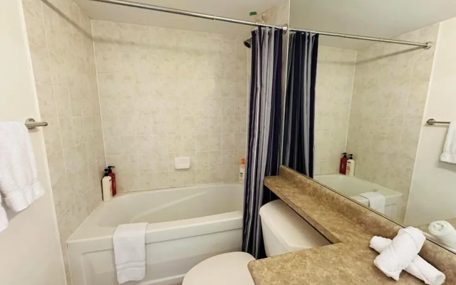 Rivetstays - The Yonge Grand Suites
