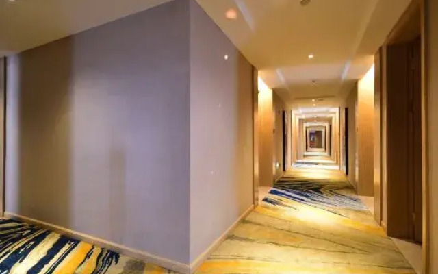 Vienna International Hotel Shaoguan Qujiang Nanhua Temple Wanbo Huacheng Hotel