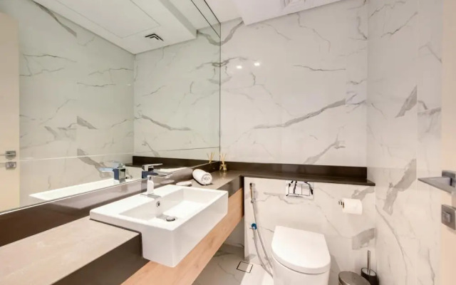 Urban 1BR w Golf Course Views