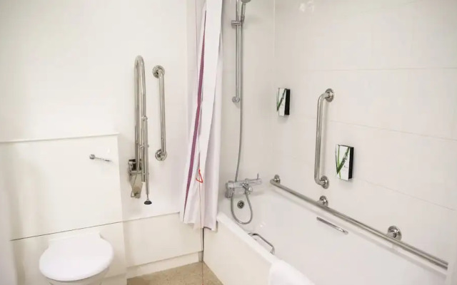 Premier Inn Edinburgh Airport - M9 Jct1