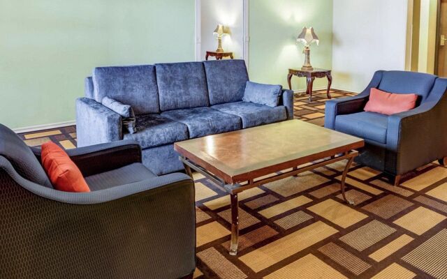 Quality Inn & Suites Lenexa Kansas City