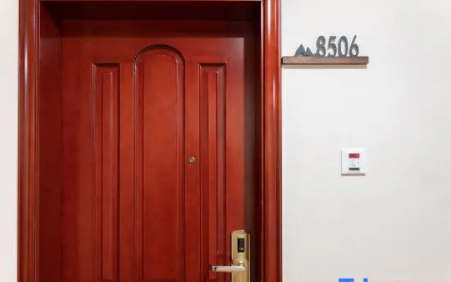 Lijiang Beisili Hotel (Gucheng Zhongyi Market Mufu)