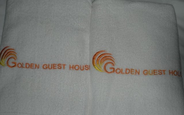 Super OYO 89930 Golden Guest House