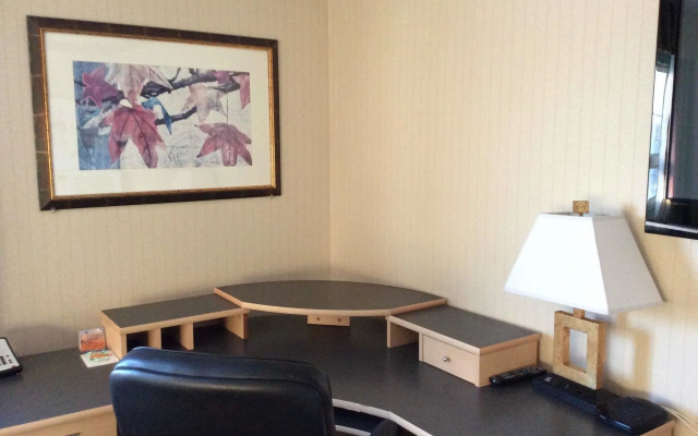 Coast Dawson Creek Hotel