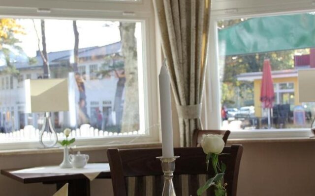 Hotel & Café Strandeck