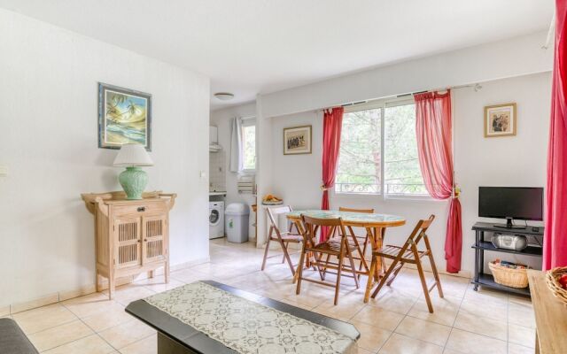 Tranquil Holiday Home in Mougins With Swimming Pool