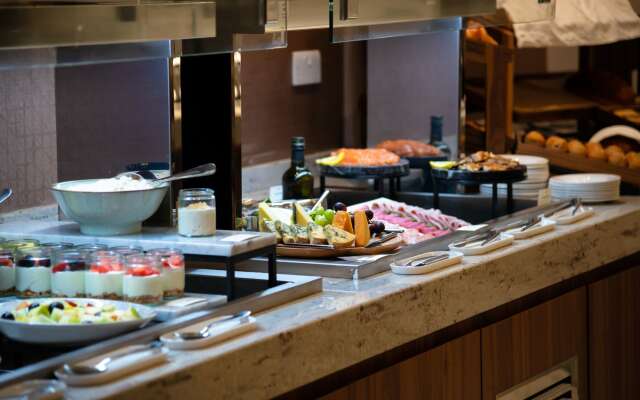 Crowne Plaza London Heathrow T4 by IHG