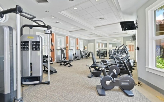 6BR 5BA Pool Home in Solterra