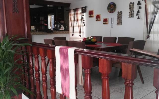 Lia Ajijic - Lakeside B&B